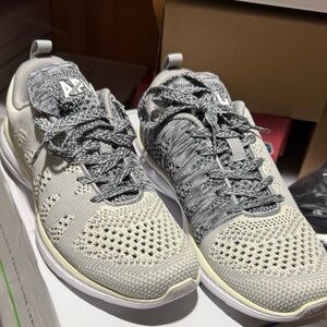 Women’s Lightweight Knit Sneakers in Light Gray